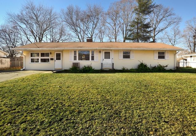 35 Marion St, Holbrook, MA 02343