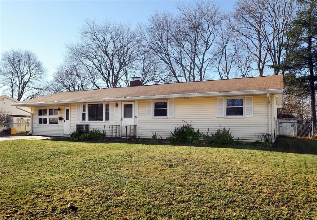 35 Marion St, Holbrook, MA 02343