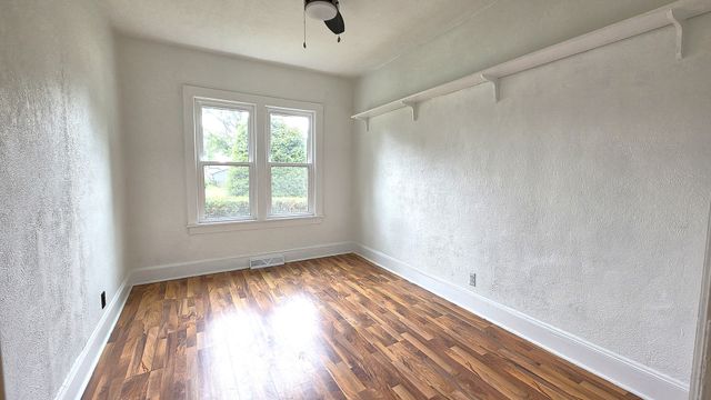 2621 Davenport Avenue, Davenport, IA 52803