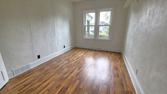 2621 Davenport Avenue, Davenport, IA 52803