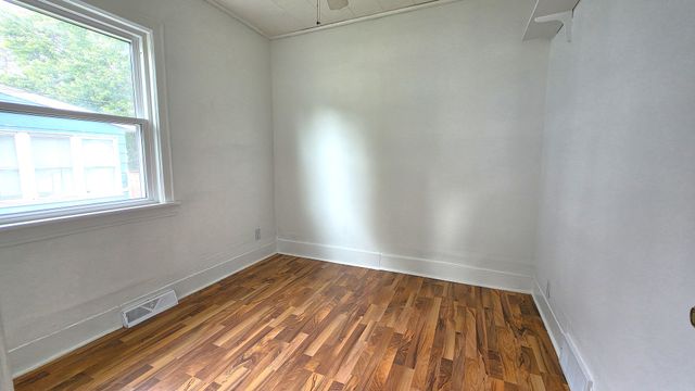 2621 Davenport Avenue, Davenport, IA 52803