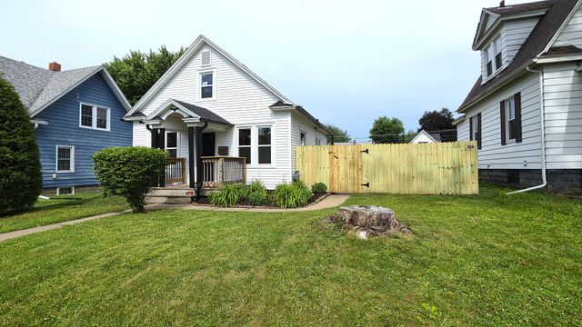 2621 Davenport Avenue, Davenport, IA 52803