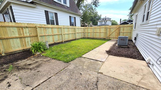 2621 Davenport Avenue, Davenport, IA 52803