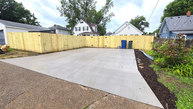 2621 Davenport Avenue, Davenport, IA 52803