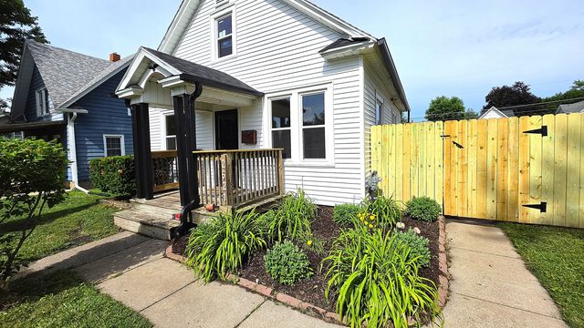 2621 Davenport Avenue, Davenport, IA 52803