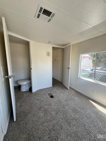27 Tee Lane, Bakersfield, CA 93308