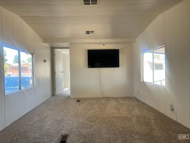 27 Tee Lane, Bakersfield, CA 93308