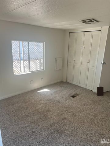 27 Tee Lane, Bakersfield, CA 93308