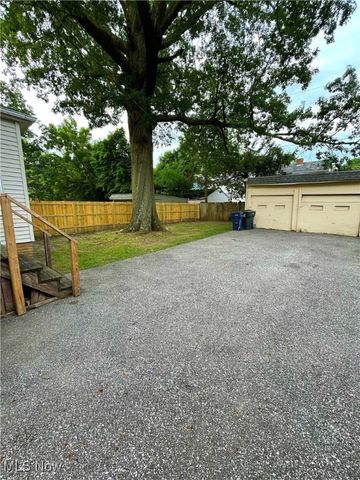 1173 Yellowstone Road, Cleveland Heights, OH 44121