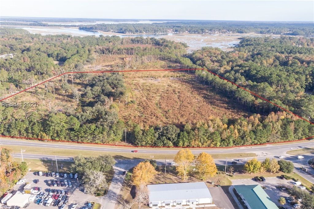 Image 10 of property listing at 2 Cherry Point Rd, Okatie, SC 29909