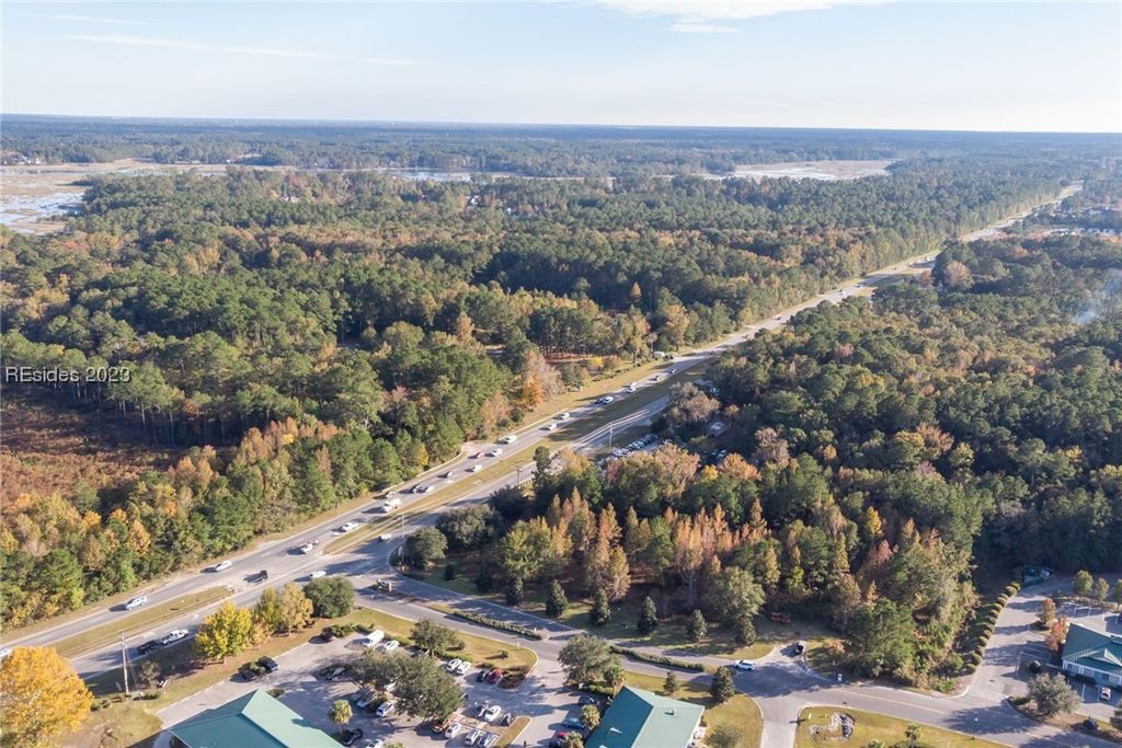 Image 11 of property listing at 2 Cherry Point Rd, Okatie, SC 29909