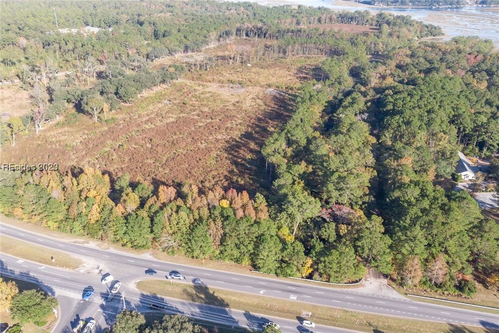 Image 2 of property listing at 2 Cherry Point Rd, Okatie, SC 29909