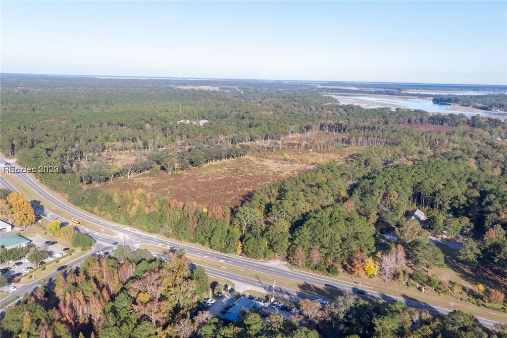 Image 3 of property listing at 2 Cherry Point Rd, Okatie, SC 29909