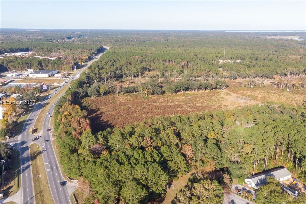 Image 4 of property listing at 2 Cherry Point Rd, Okatie, SC 29909