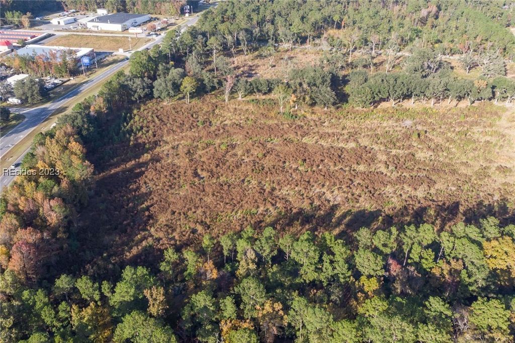 Image 5 of property listing at 2 Cherry Point Rd, Okatie, SC 29909