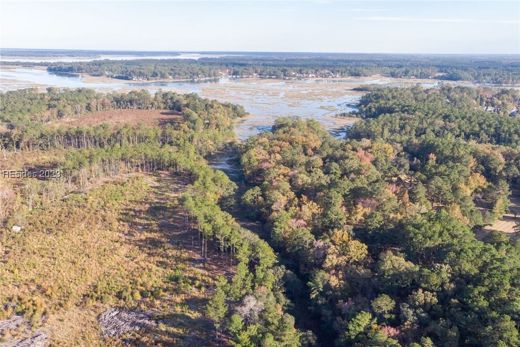 Image 7 of property listing at 2 Cherry Point Rd, Okatie, SC 29909