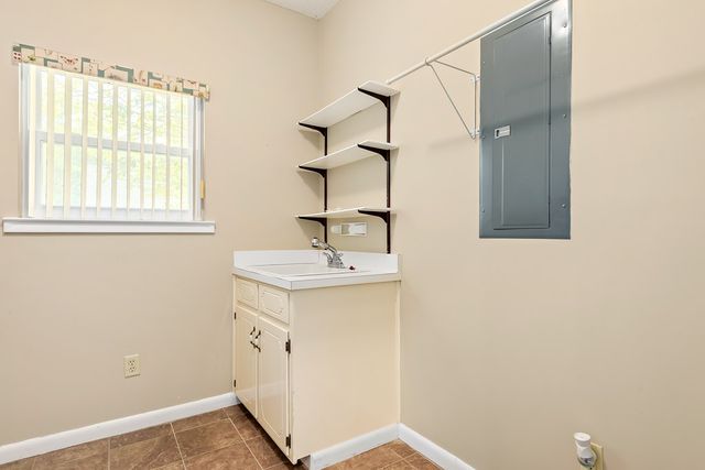 117 Walden Pond Road, Headland, AL 36345