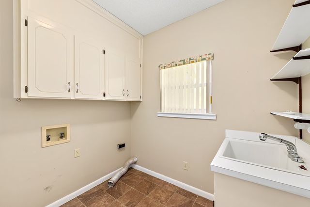 117 Walden Pond Road, Headland, AL 36345