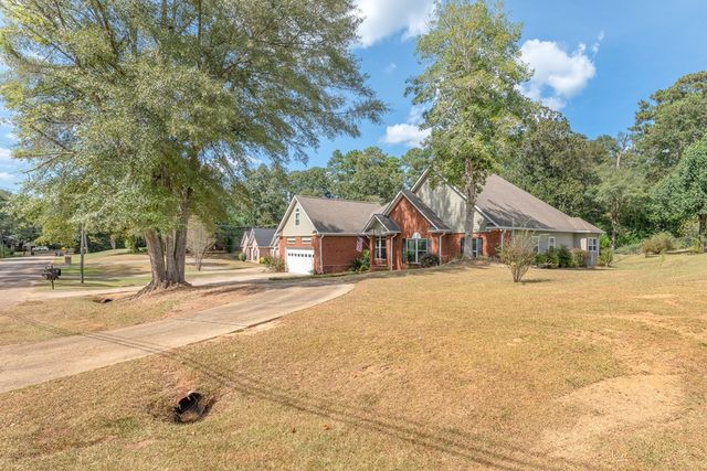 117 Walden Pond Road, Headland, AL 36345