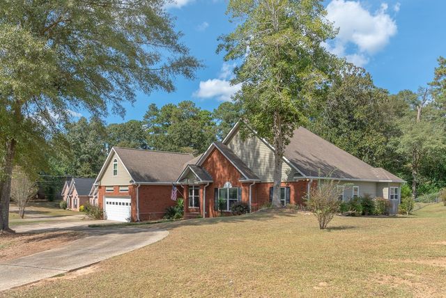117 Walden Pond Road, Headland, AL 36345