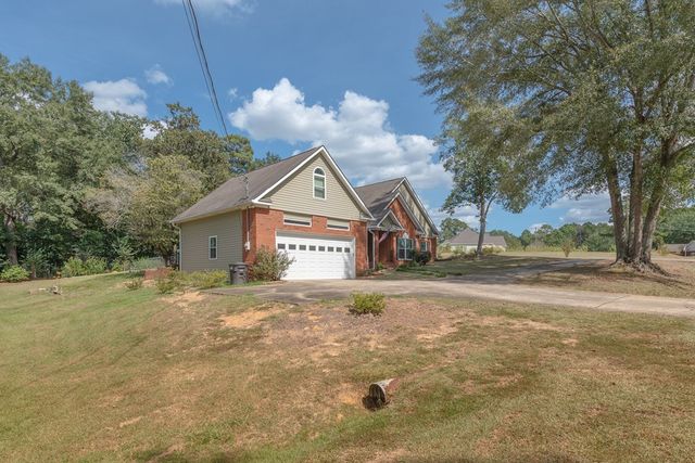 117 Walden Pond Road, Headland, AL 36345