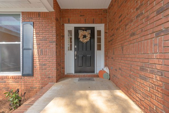 117 Walden Pond Road, Headland, AL 36345
