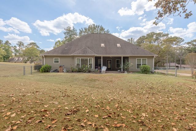 117 Walden Pond Road, Headland, AL 36345