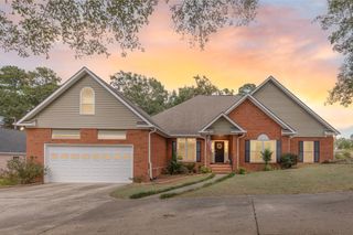 117 Walden Pond Road, Headland, AL 36345