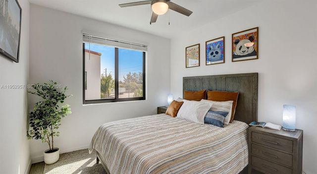 1001 NE 58th St B, Oakland Park, FL 33334