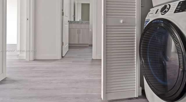 1001 NE 58th St B, Oakland Park, FL 33334