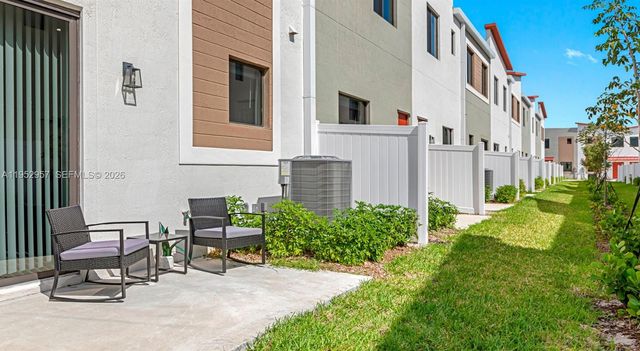 1001 NE 58th St B, Oakland Park, FL 33334