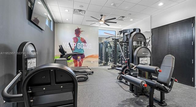 1001 NE 58th St B, Oakland Park, FL 33334