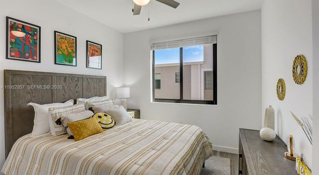 1001 NE 58th St B, Oakland Park, FL 33334