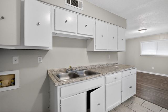 3325 CEDAR SPRINGS DR, Memphis, TN 38128