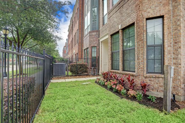 2110 Shearn Street 20A, Houston, TX 77007