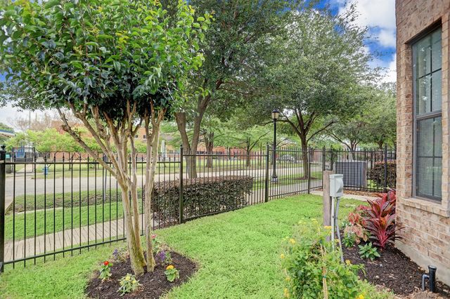 2110 Shearn Street 20A, Houston, TX 77007
