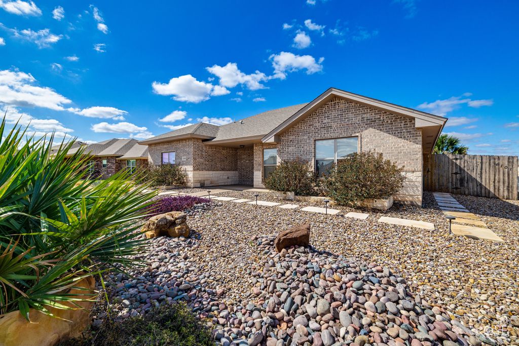 Image 3 of property listing at 4101 Huntleigh Drive, San Angelo, TX 76904