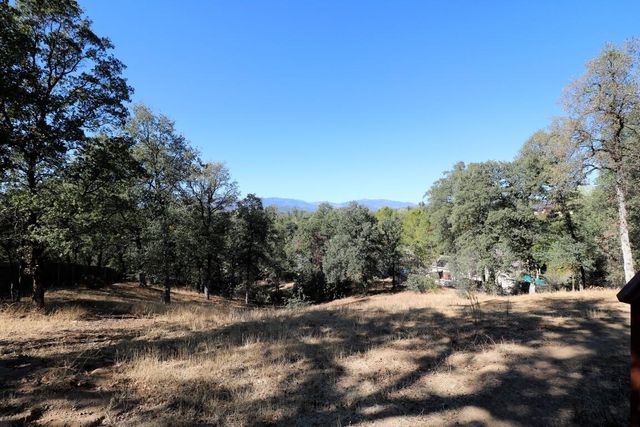 19226 Snowburst Court, Redding, CA 96003