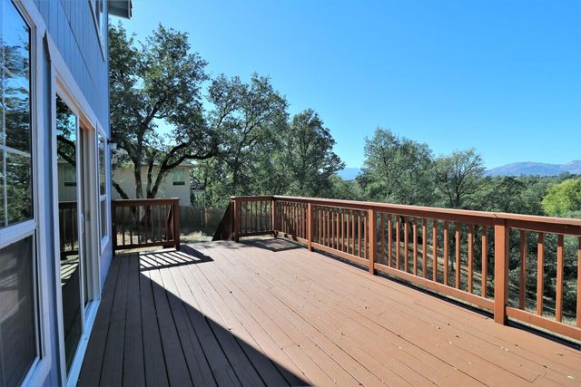 19226 Snowburst Court, Redding, CA 96003