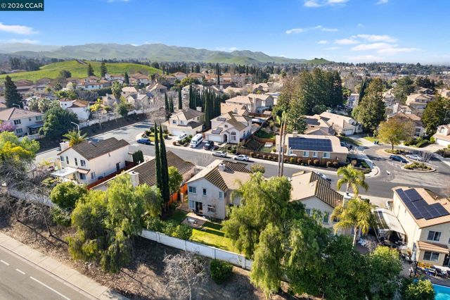 2057 Crater Peak Way, Antioch, CA 94531