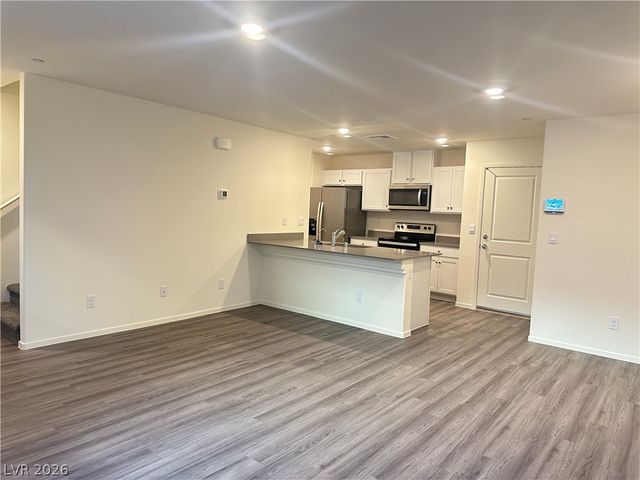 9918 Saffron Hills Street, Las Vegas, NV 89141