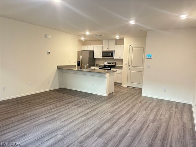 9918 Saffron Hills Street, Las Vegas, NV 89141