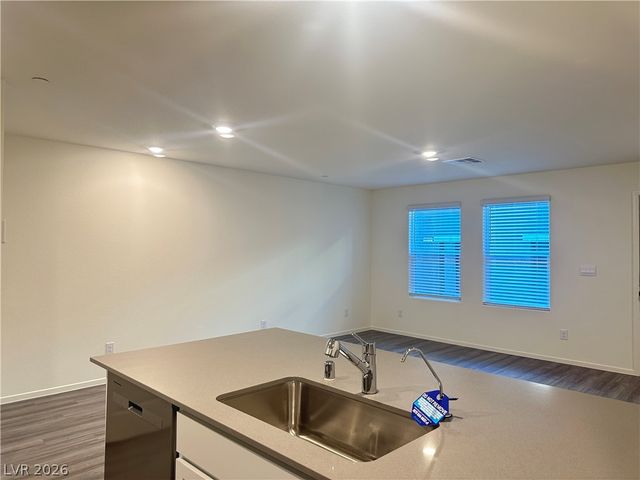 9918 Saffron Hills Street, Las Vegas, NV 89141