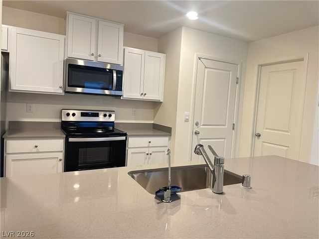 9918 Saffron Hills Street, Las Vegas, NV 89141