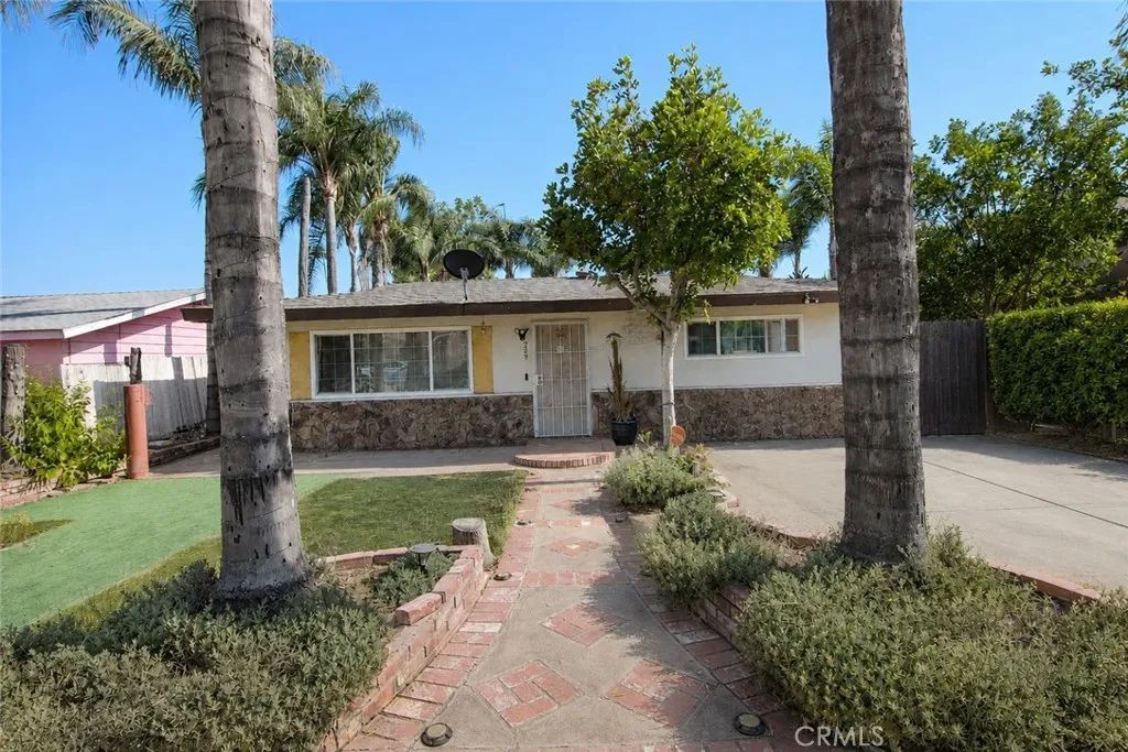 249 W 6th, Perris, CA 92570