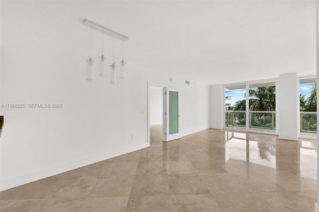 10 Venetian Way 403, Miami Beach, FL 33139