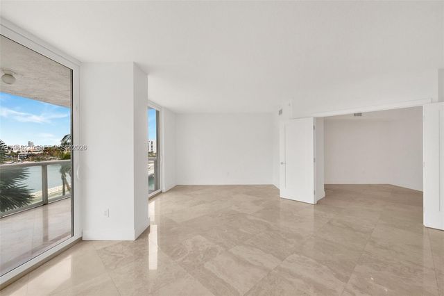 10 Venetian Way 403, Miami Beach, FL 33139