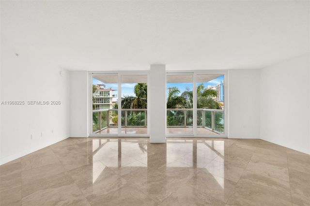 10 Venetian Way 403, Miami Beach, FL 33139