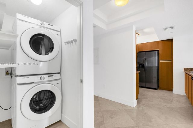 10 Venetian Way 403, Miami Beach, FL 33139