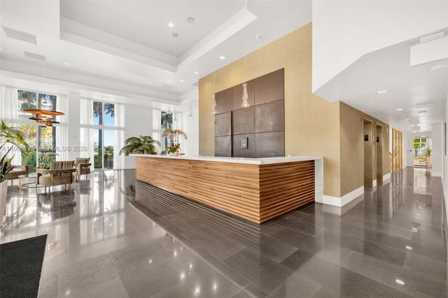 10 Venetian Way 403, Miami Beach, FL 33139